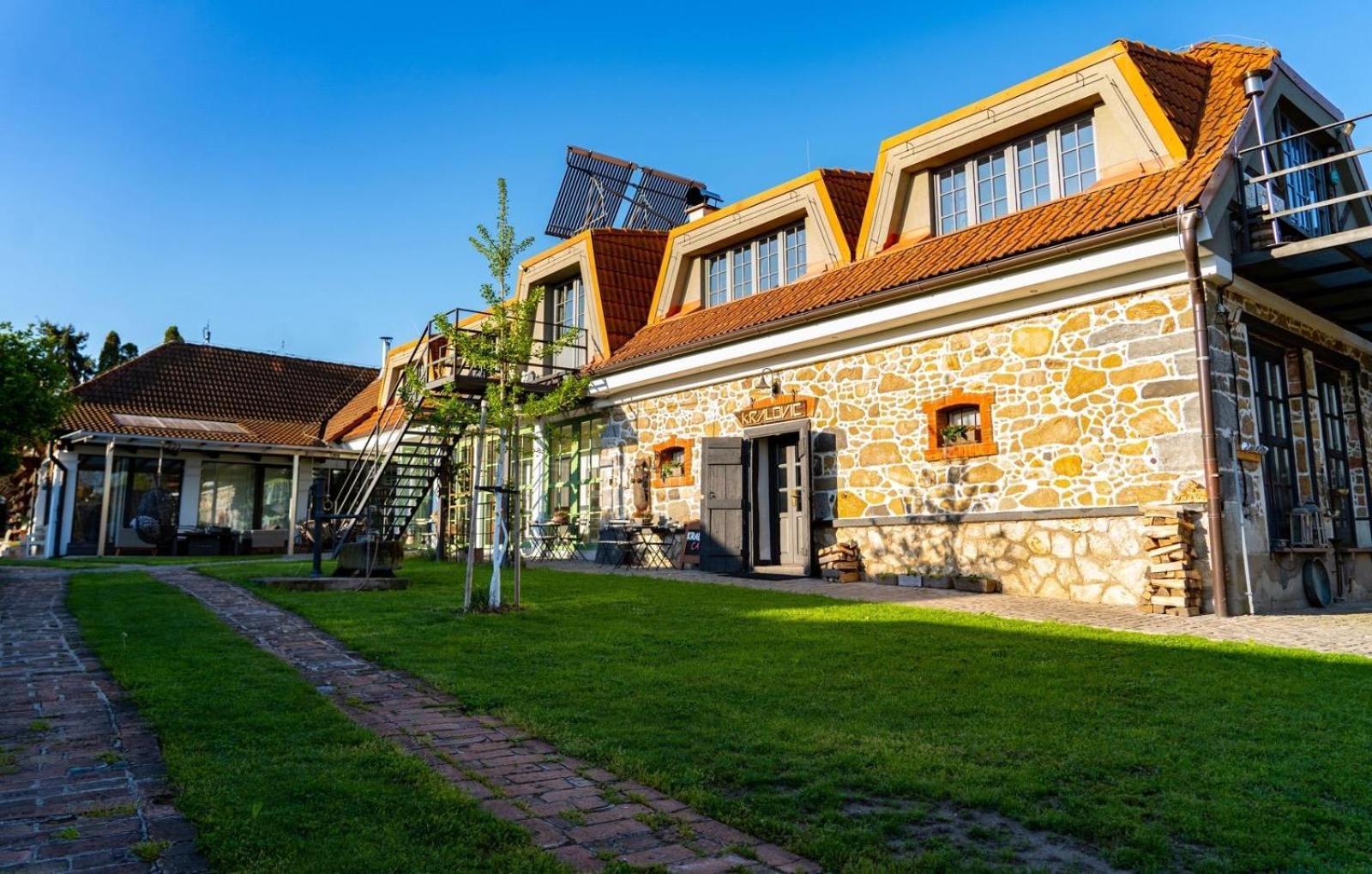 Dvor 13 Hokovce Hotel Buitenkant foto